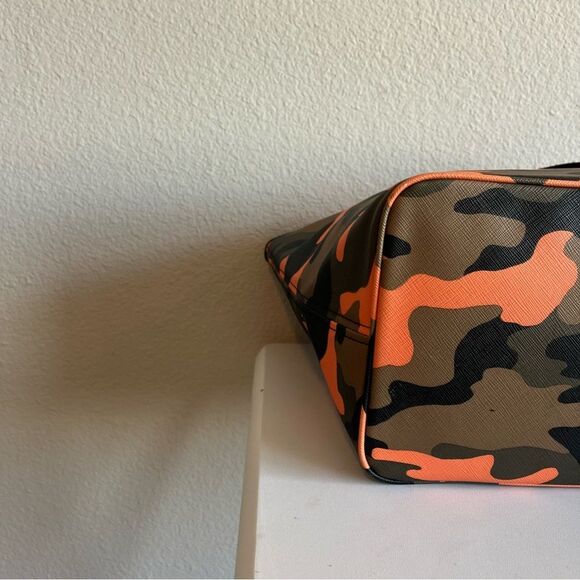 MICHAEL KORS Camo Orange XL Jet Set Voyager Tote Travel Summer Bag + Wallet - Picture 6 of 12